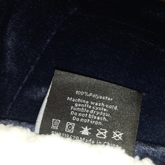 1118 Soft & Cozy Plush Reverse Sherpa Throw - Picture 5 of 5